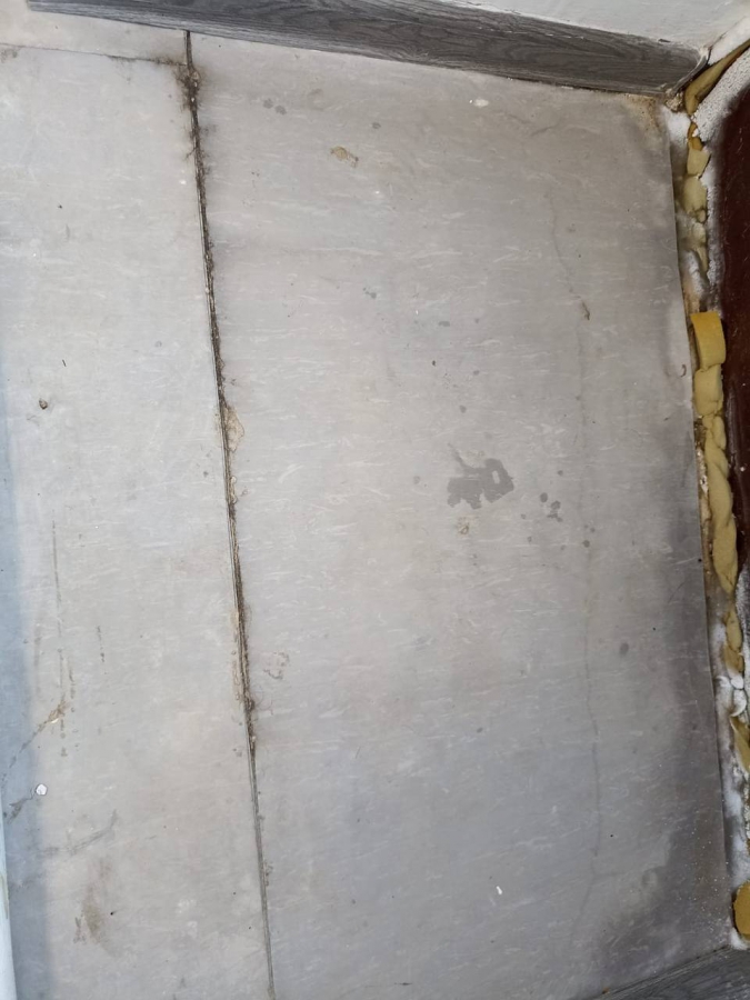 В Воскресенском районе подрядчик уложил в поликлинике линолеум не той стороной