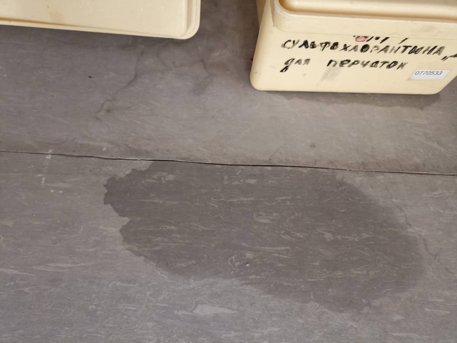 В Воскресенском районе подрядчик уложил в поликлинике линолеум не той стороной