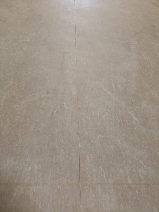 В Воскресенском районе подрядчик уложил в поликлинике линолеум не той стороной