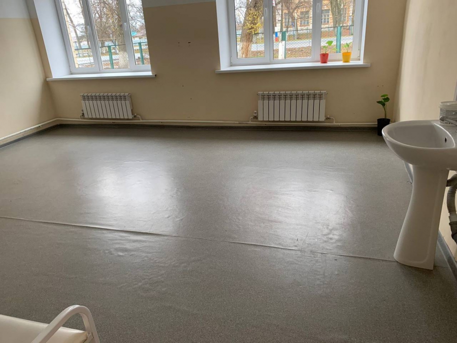 В Воскресенском районе подрядчик уложил в поликлинике линолеум не той стороной