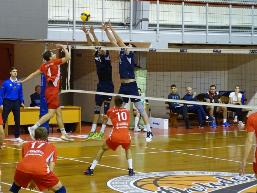 Саратовские волейболисты «всухую» выиграли все домашние матчи и вышли в лидеры