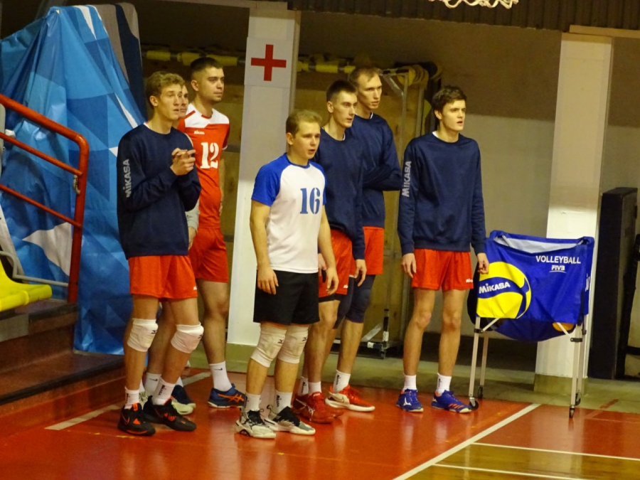 Саратовские волейболисты «всухую» выиграли все домашние матчи и вышли в лидеры