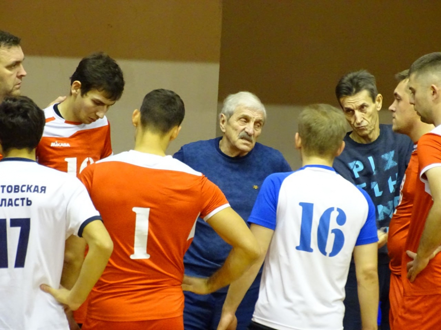 Саратовские волейболисты «всухую» выиграли все домашние матчи и вышли в лидеры