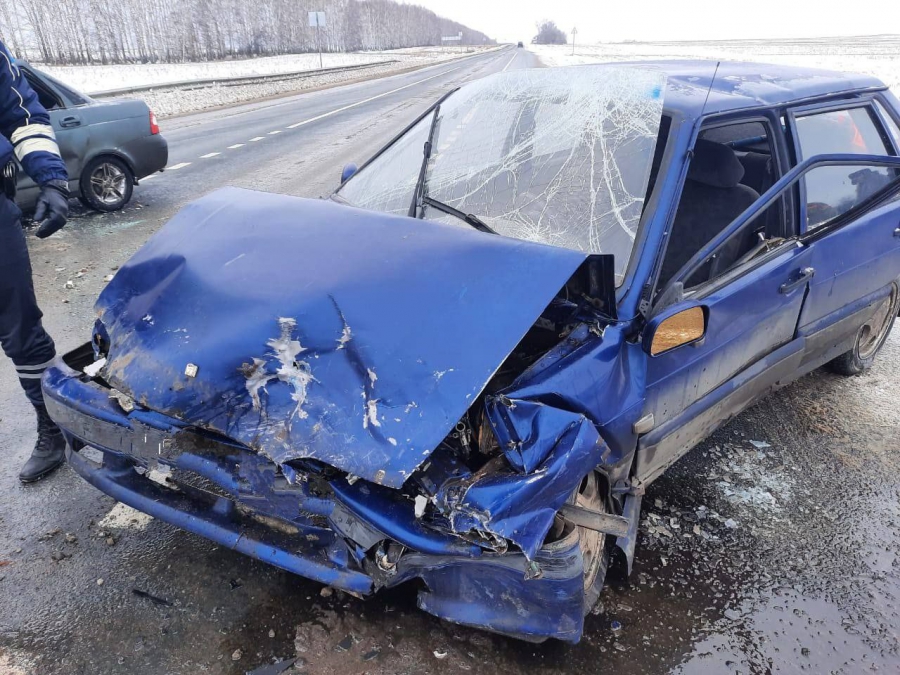 В Ртищевском районе 18-летний водитель «Приоры» пострадал в ДТП