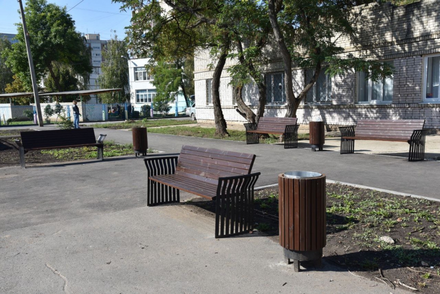 В Балакове в «Дружном дворе» установили ворота для мини-футбола