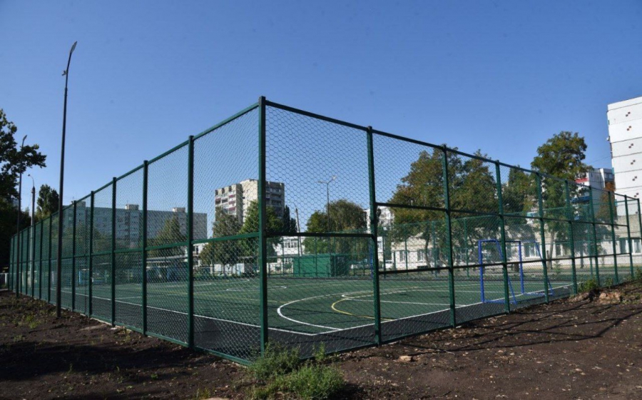 В Балакове в «Дружном дворе» установили ворота для мини-футбола