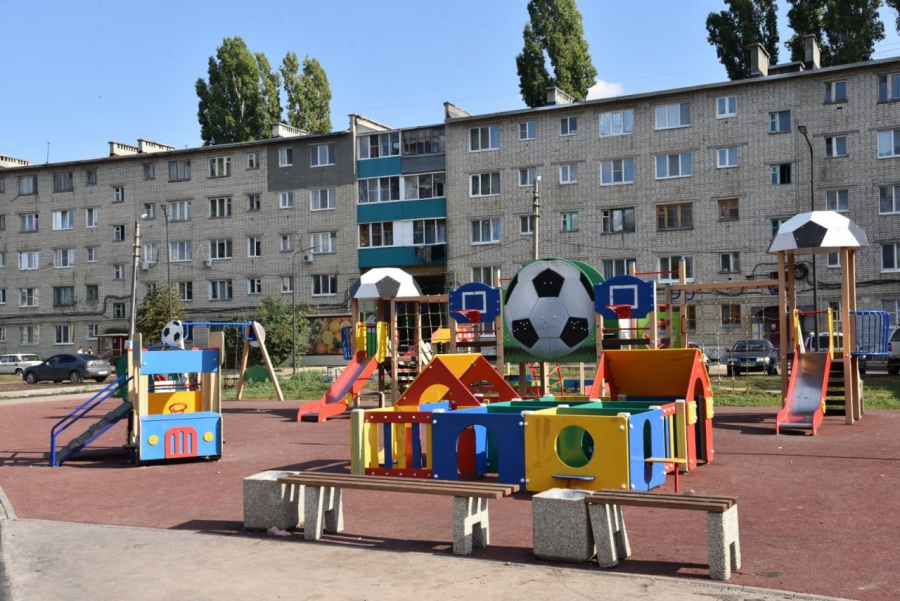 В Балакове по нацпроекту установили современные тренажеры под открытым небом