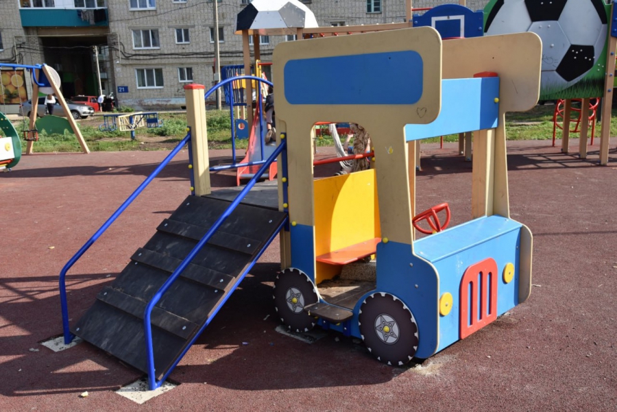 В Балакове по нацпроекту установили современные тренажеры под открытым небом