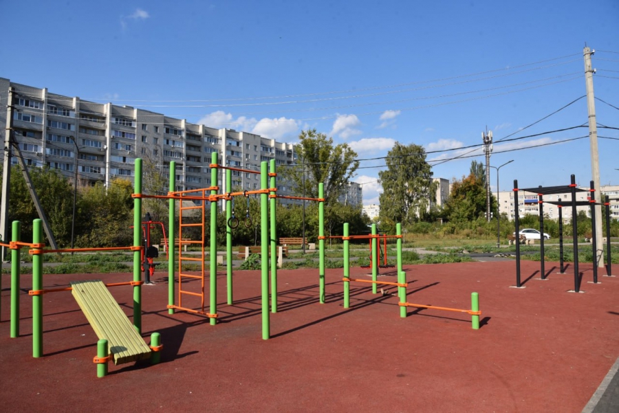 В Балакове по нацпроекту установили современные тренажеры под открытым небом