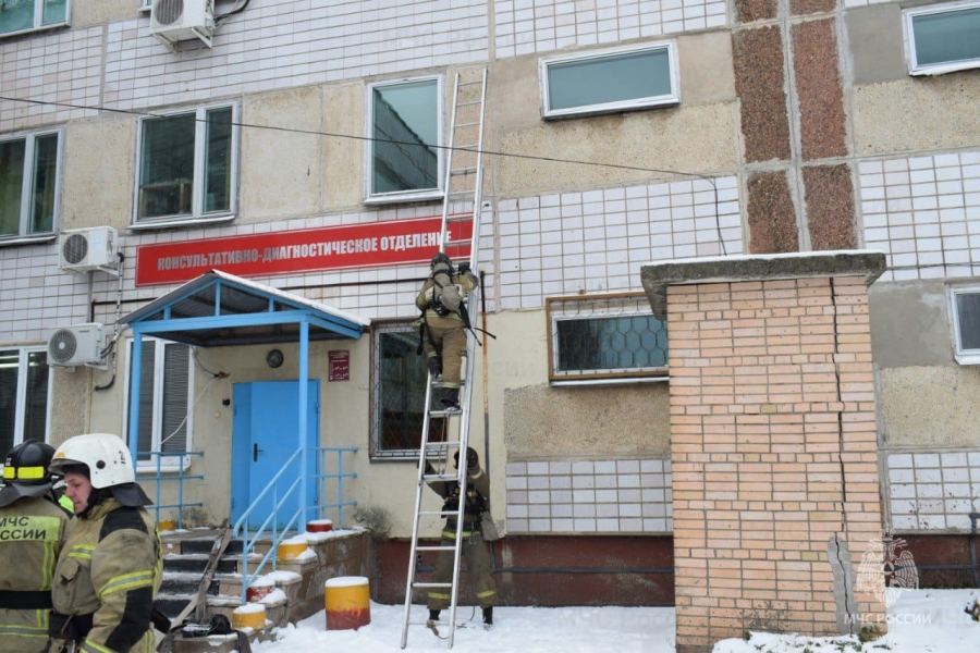 В Балакове пожарные «тушили» помещение медицинского центра