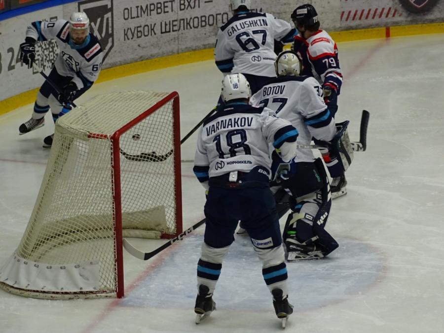 «Кристалл» дома пропустил 5 шайб и проиграл «Норильску»