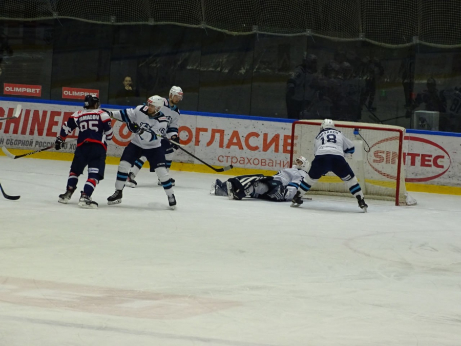 «Кристалл» дома пропустил 5 шайб и проиграл «Норильску»