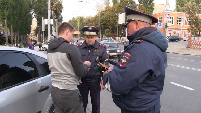 За пару часов полиция лишила тонировки около 30 автолюбителей