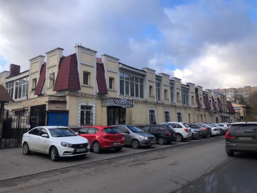 На Астраханской хозяину здания кафе грозит административка за изменение фасада