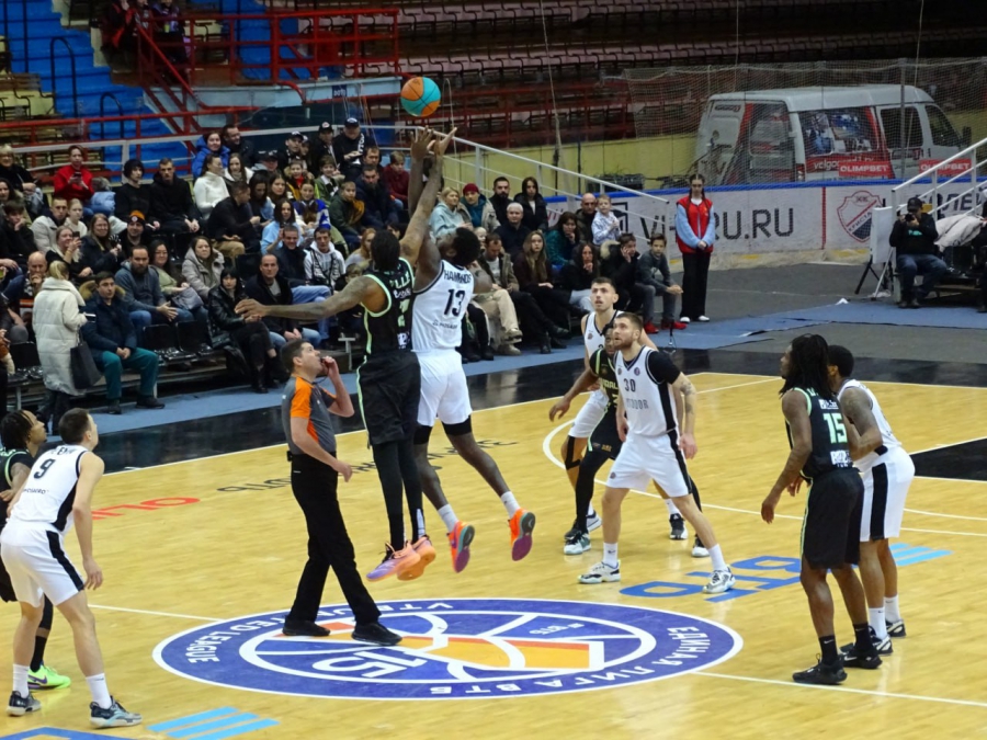 Баскетболисты «Автодора» дома проиграли «Уралмашу»