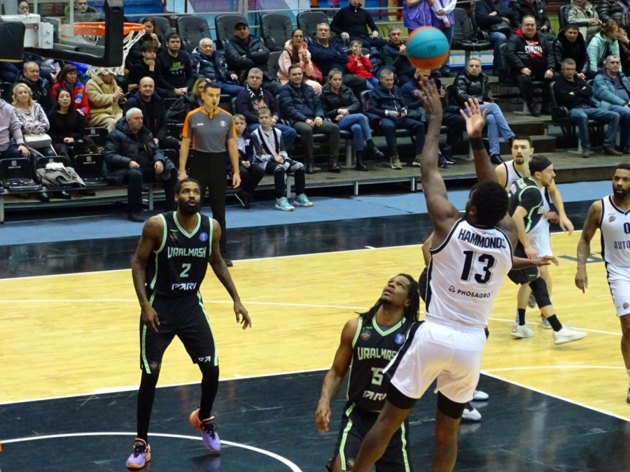 Баскетболисты «Автодора» дома проиграли «Уралмашу»