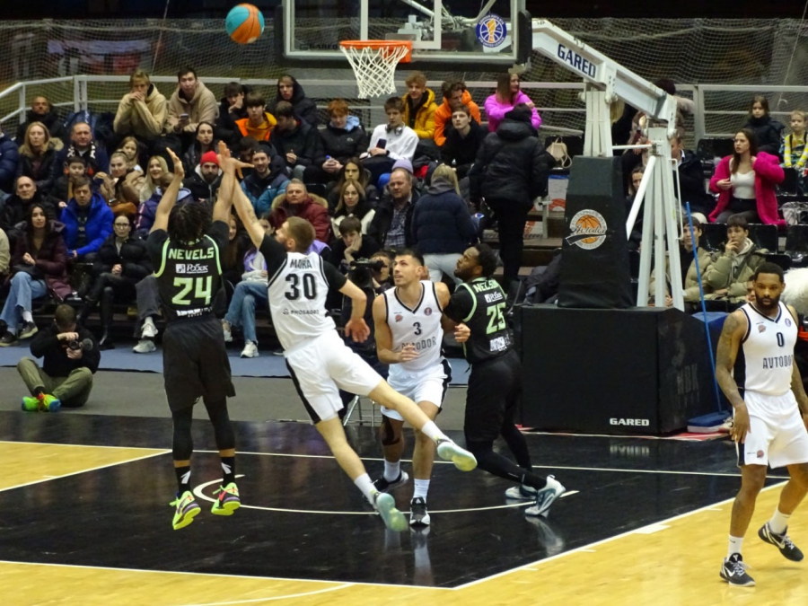 Баскетболисты «Автодора» дома проиграли «Уралмашу»