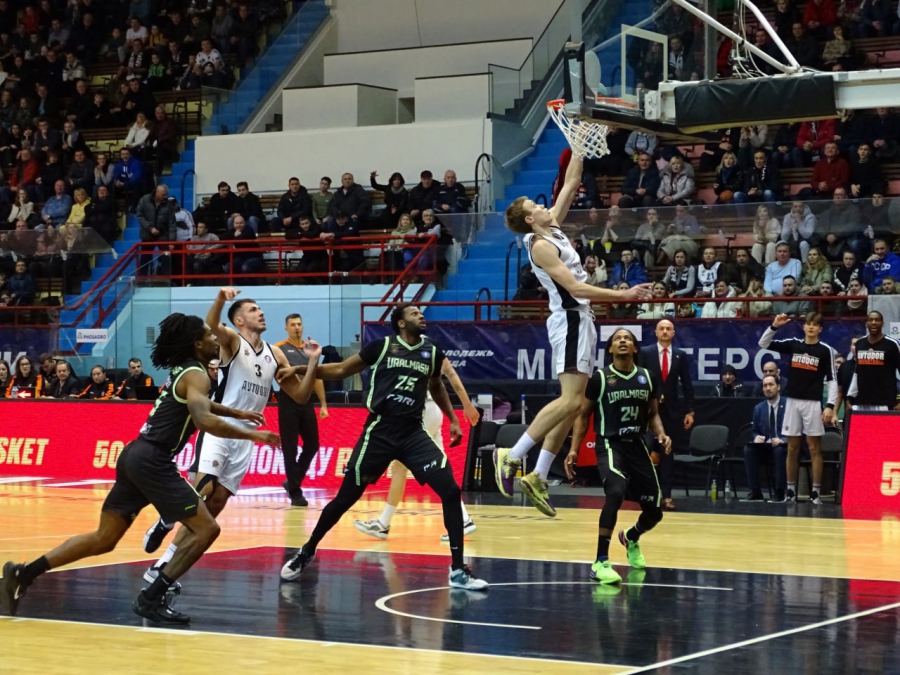 Баскетболисты «Автодора» дома проиграли «Уралмашу»