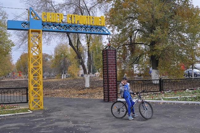 Грищенко предложил заменить лавочки в новом сквере Строителей