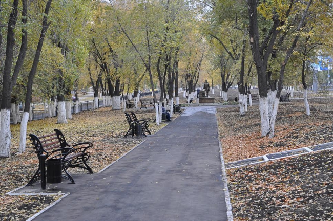 Грищенко предложил заменить лавочки в новом сквере Строителей