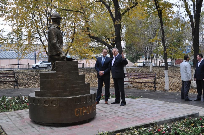 Грищенко предложил заменить лавочки в новом сквере Строителей