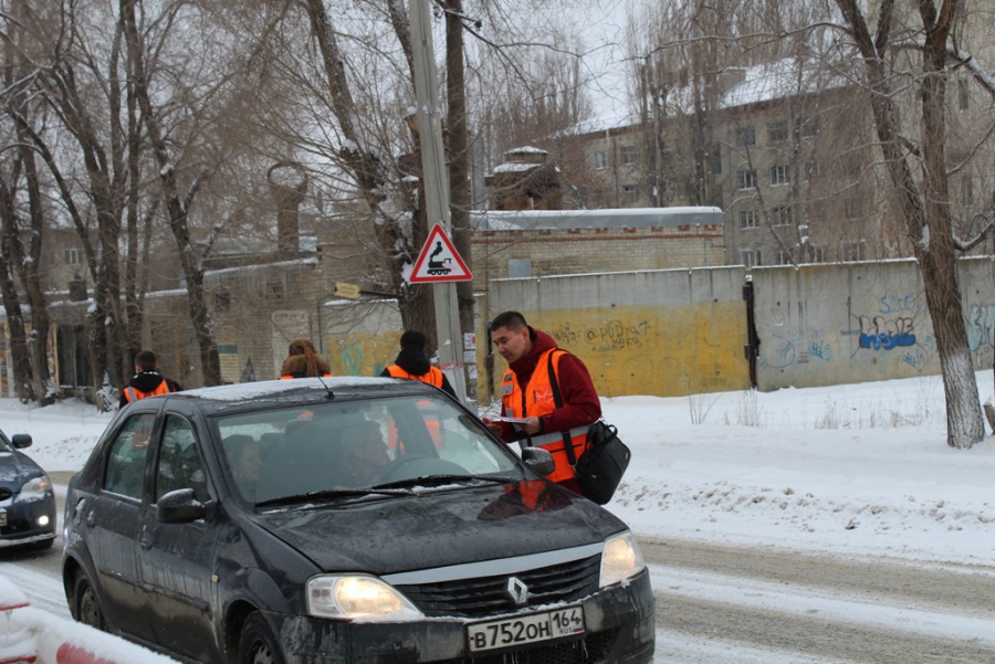 Саратовским водителям напомнили о правилах пересечения железнодорожных переездов