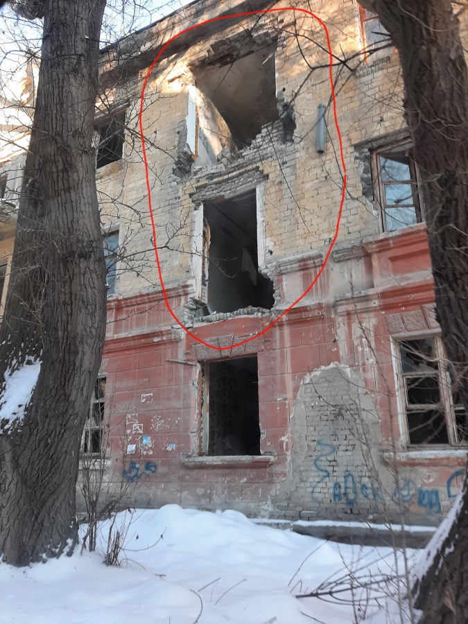 Жители Заводского района опасаются обрушения расселенного дома