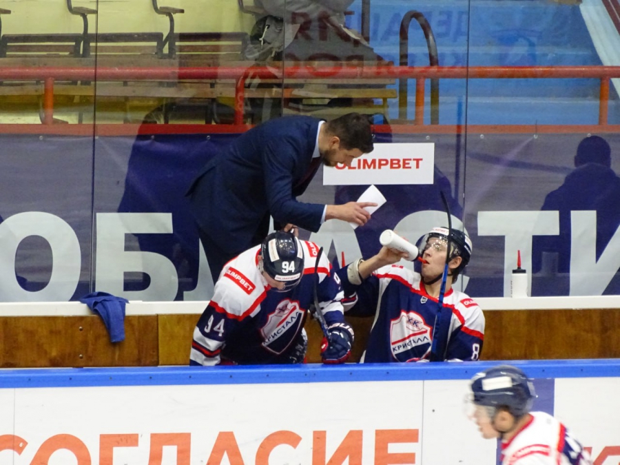 Смена наставника не помогла «Кристаллу» одержать домашнюю победу