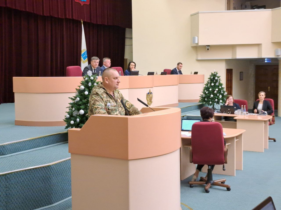 Командир полка вручил в облдуме награды «За укрепление боевого содружества»