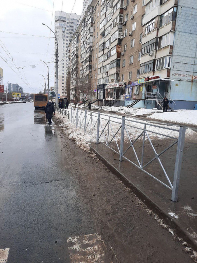 В Заводском районе несколько перекрестков обезопасили ограждениями