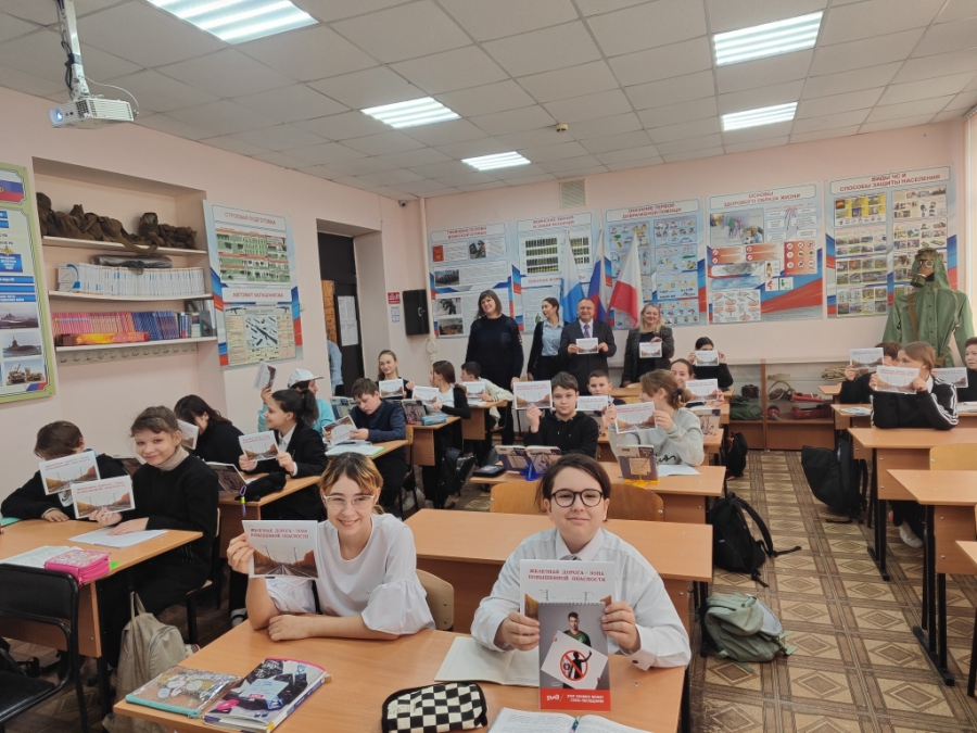 Саратовским школьникам напомнили о правилах поведения вблизи железной дороги