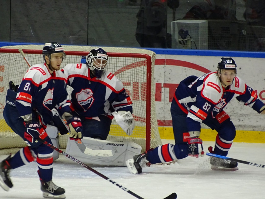 «Кристалл» проиграл рязанским «десантникам» в последнем домашнем матче