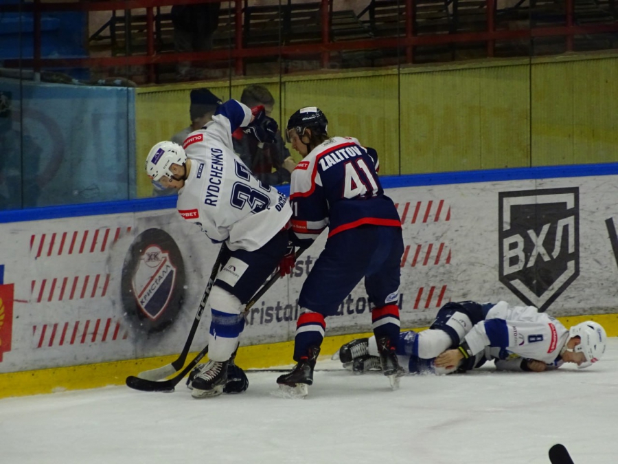 «Кристалл» проиграл рязанским «десантникам» в последнем домашнем матче