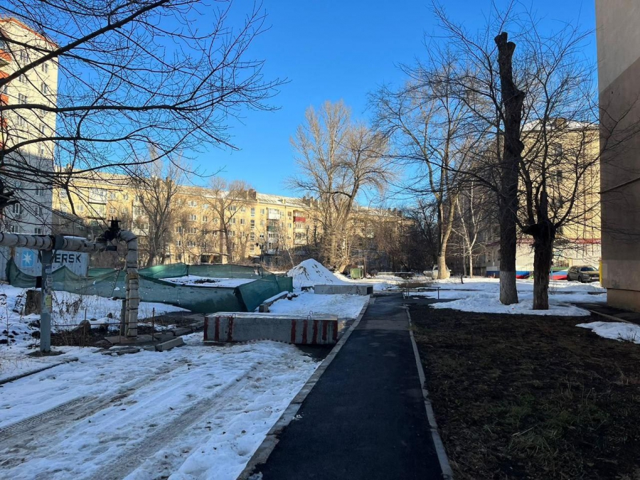 В Саратове на нескольких улицах уберут незаконные ограждения и бетонные блоки