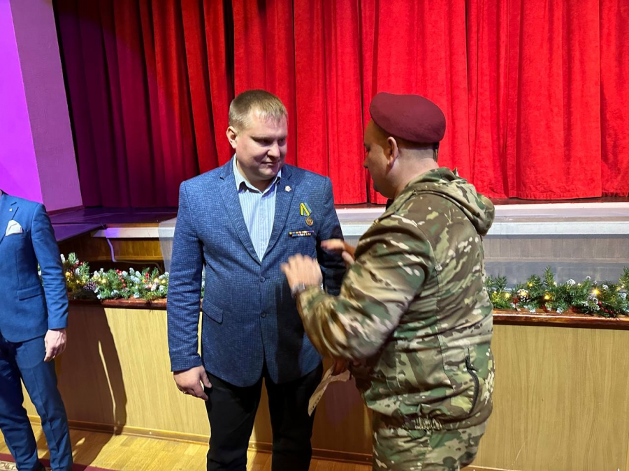 В Саратове волонтеров наградили медалями «За укрепление боевого содружества»