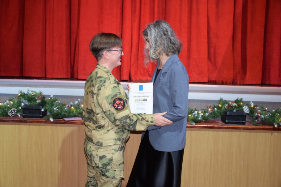 В Саратове волонтеров наградили медалями «За укрепление боевого содружества»