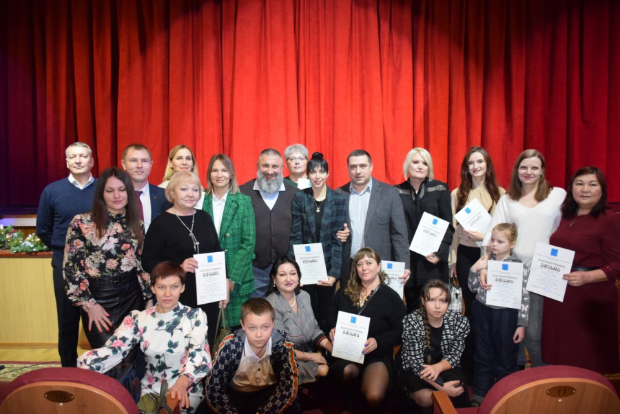 В Саратове волонтеров наградили медалями «За укрепление боевого содружества»