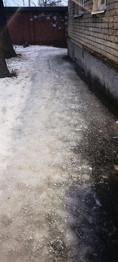 Саратовцы пожаловались на скользкие улицы: «По всему городу гололед!»