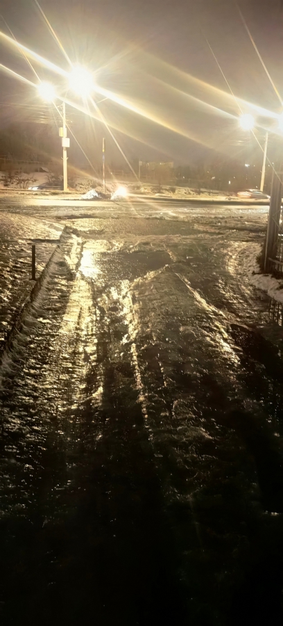 Саратовцы пожаловались на скользкие улицы: «По всему городу гололед!»