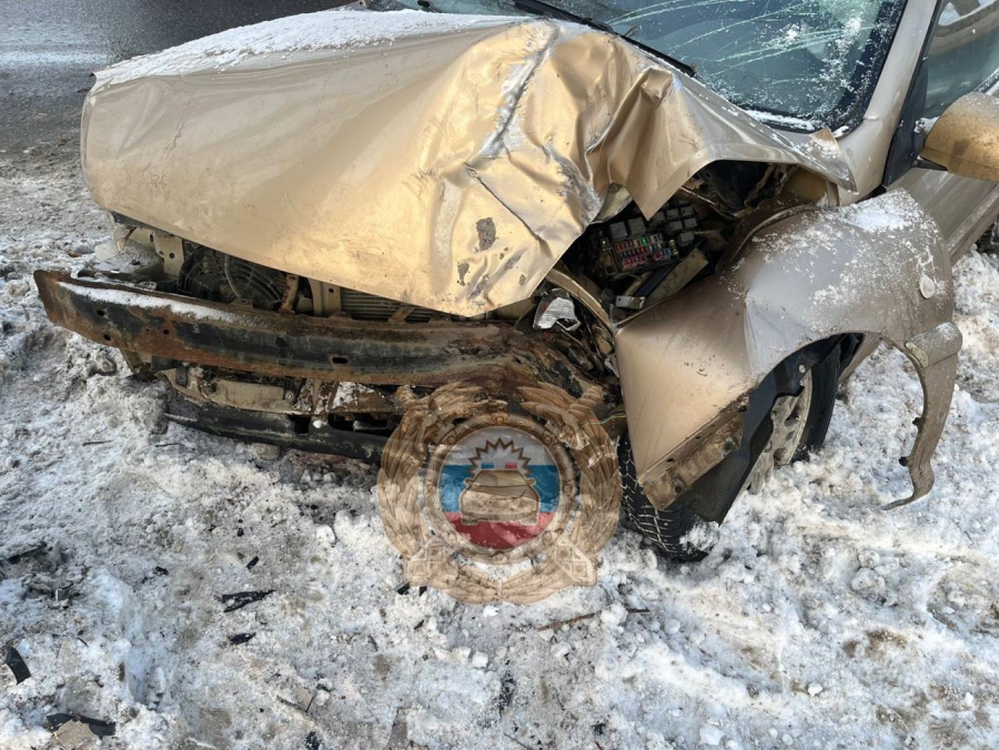 На Орджоникидзе водитель «Киа» пострадал при столкновении с деревом