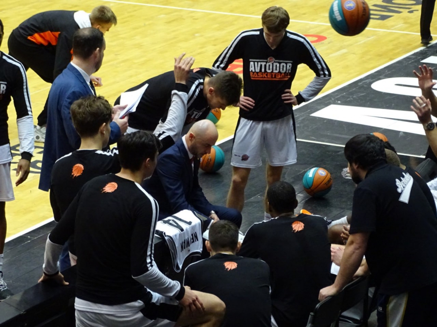 Баскетболисты «Автодора» упустили победу в домашнем матче
