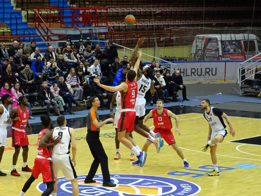 Баскетболисты «Автодора» упустили победу в домашнем матче