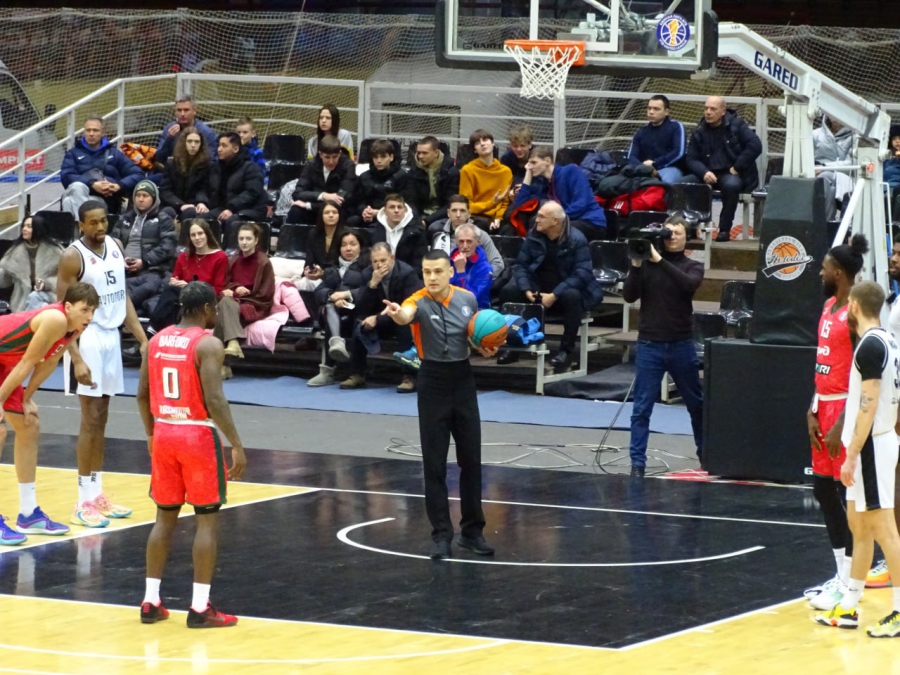 Баскетболисты «Автодора» упустили победу в домашнем матче