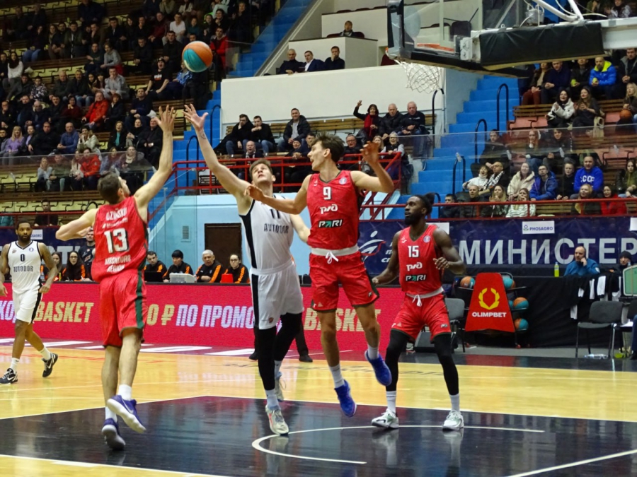 Баскетболисты «Автодора» упустили победу в домашнем матче