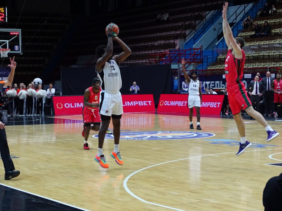 Баскетболисты «Автодора» упустили победу в домашнем матче