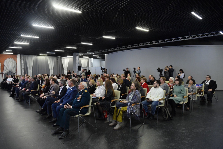 В Саратове в честь Дня российской печати наградили лучших журналистов