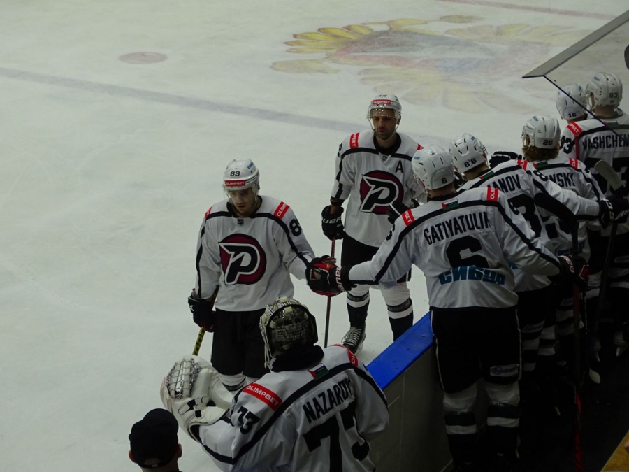 «Кристалл» проиграл первый домашний матч года