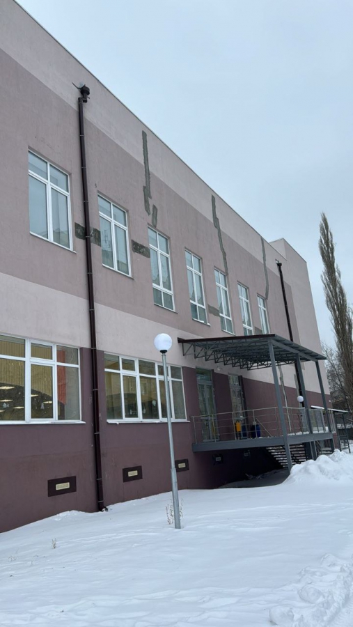 У пристройки к школе №5 нашли трещины и протечки: 8 кабинетов пришлось закрыть