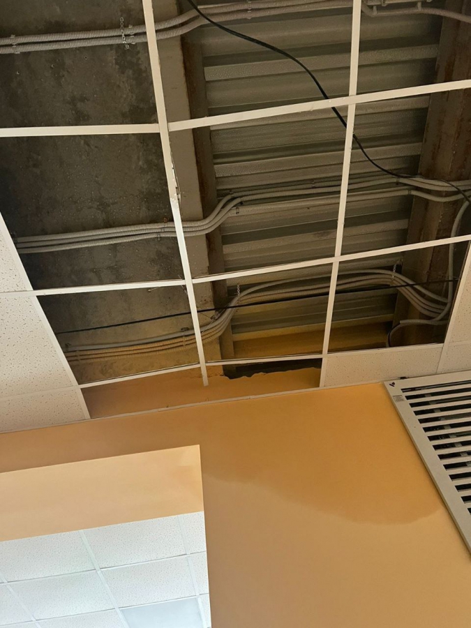 У пристройки к школе №5 нашли трещины и протечки: 8 кабинетов пришлось закрыть