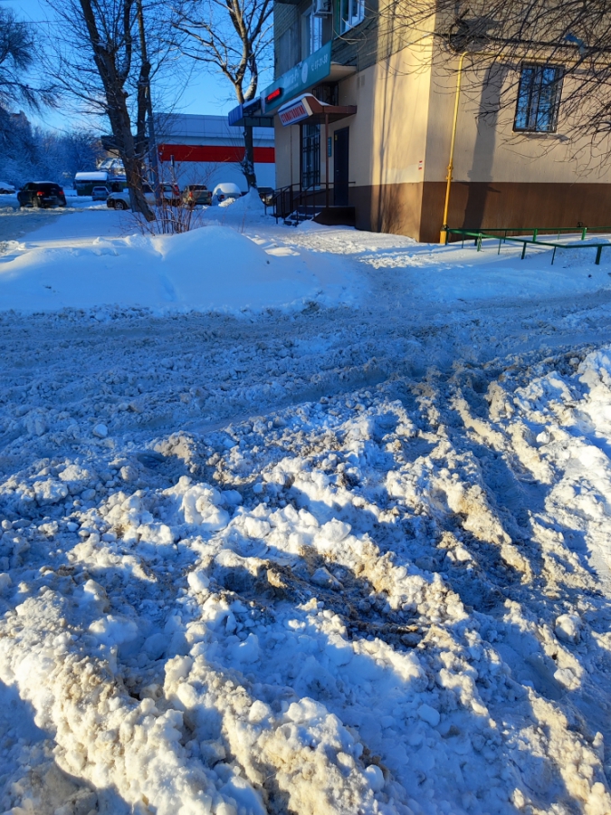Саратовцы пожаловались на заваленные снегом дороги